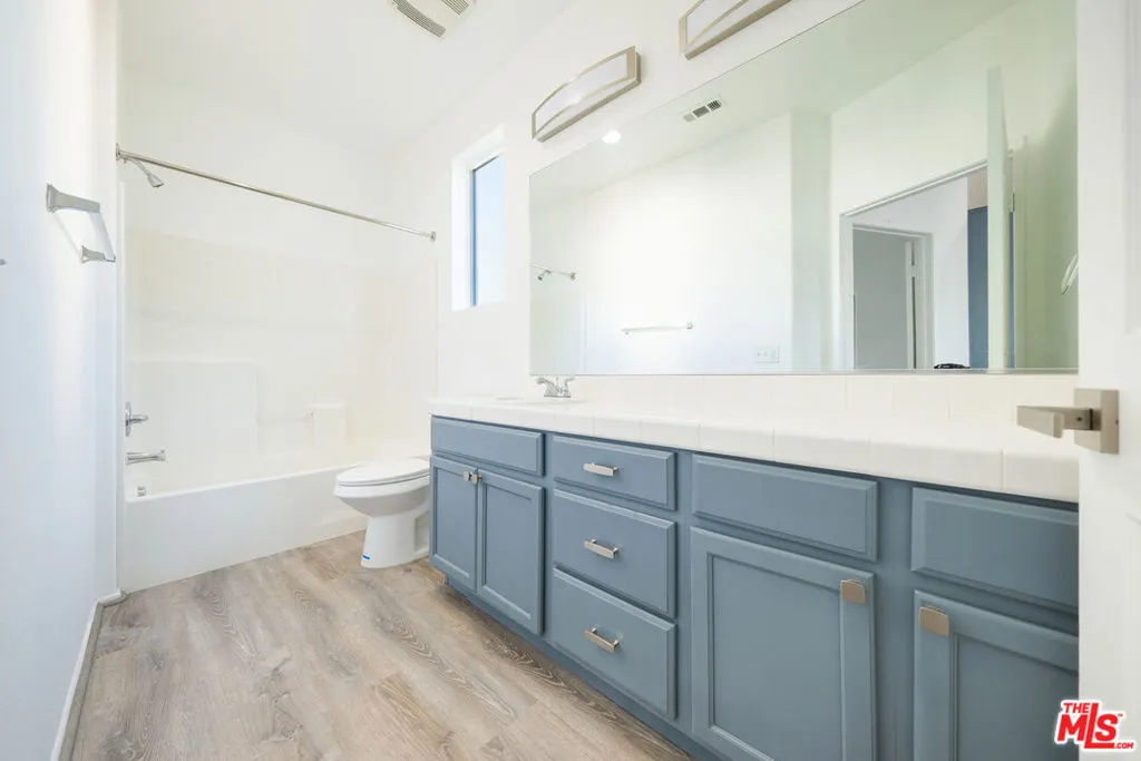 14661 Sherman Way, Van Nuys, California 91405 home-pic-17